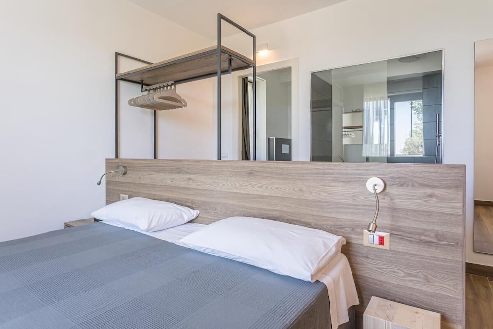 Insula Felix - Deluxe Double Room With Balcony And Sea View - Moniga del Garda