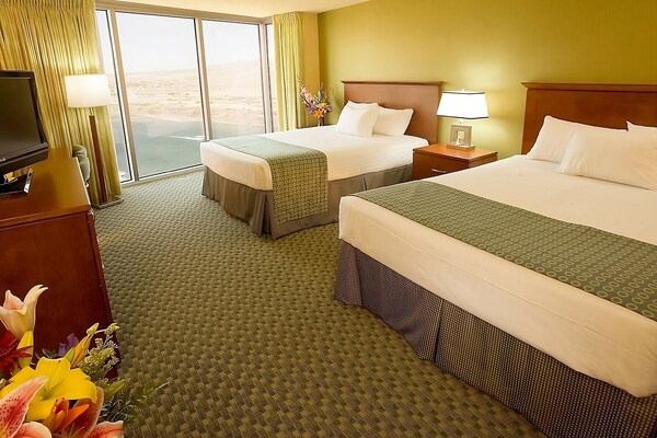 3 X Riverview Room - 2 Queens At Aquarius Casino Resort - Bullhead City, AZ