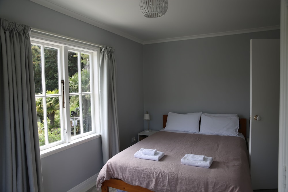 Bush Clad Oasis In The Heart Of Paihia - パイヒア