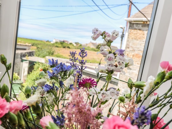 Chough Cottage, Family Friendly, Character Holiday Cottage In St Just - Pendeen