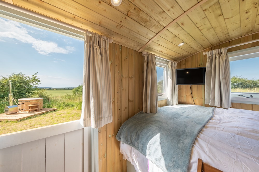 This Bespoke Hut Is Situated On The Edge Of The Marsh With Uninterrupted Views Out To The Sea. - Wells-next-the-Sea