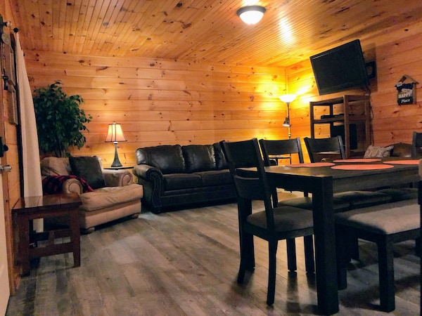 Twisted Vines Cabin -Tiny Home Near 3 Nc Ski Areas - Wilbur Lake, TN