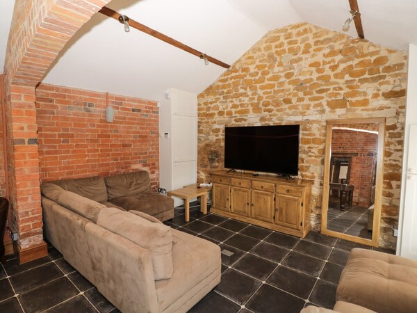 Hill House Farm, Pet Friendly In Nether Heyford, Northamptonshire - Northamptonshire