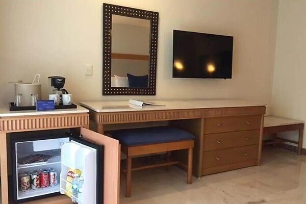 Spacious studio at caribbean with beach & pools access - Cozumel