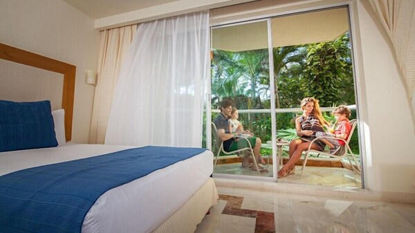 Vibrant studio at royal park with outdoor pool - Cozumel