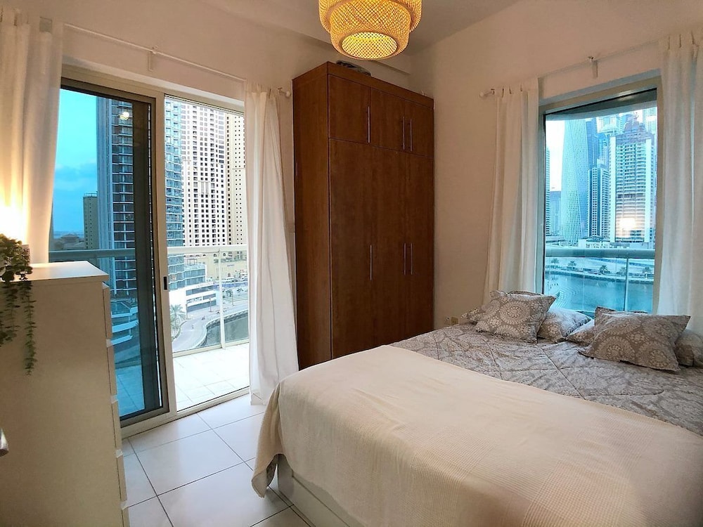 Beautiful Marina Views One Bedroom Apartment with two balconies - Dubai Marina