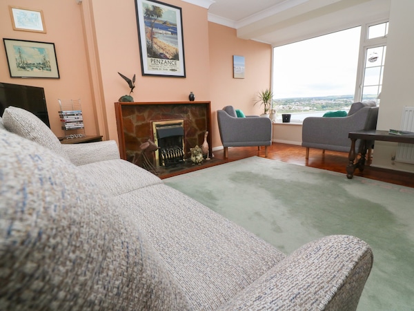 8 Bowjey Terrace, Family Friendly, Country Holiday Cottage In Newlyn - 펜잰스