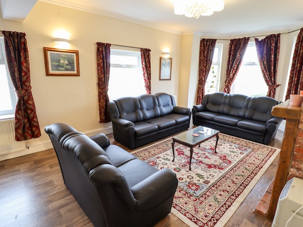 Bank House, Family Friendly, Character Holiday Cottage In Mablethorpe - Sutton on Sea