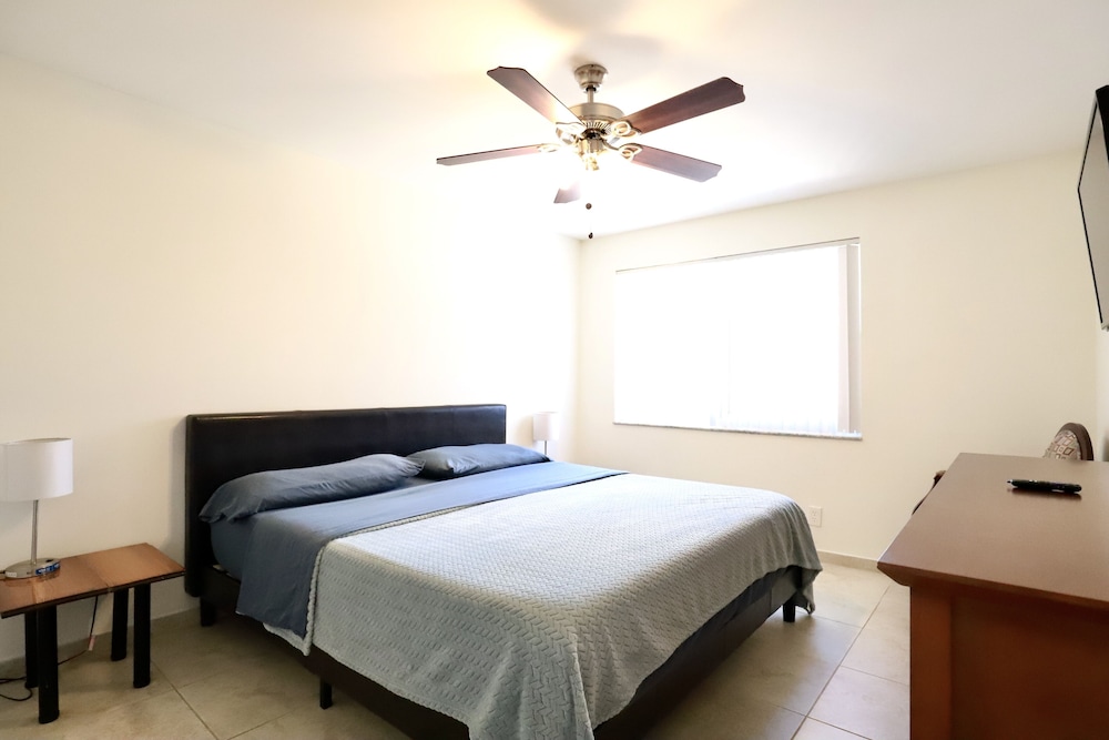 Victoria's Den-close To Airport, Cruiseport, Whole Foods - Plantation, FL