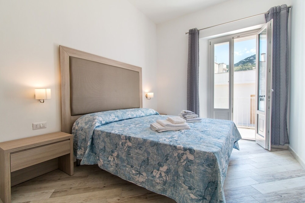 Apartment Blu With Mountain View, Balcony, A/c & Wi-fi - Cala Gonone
