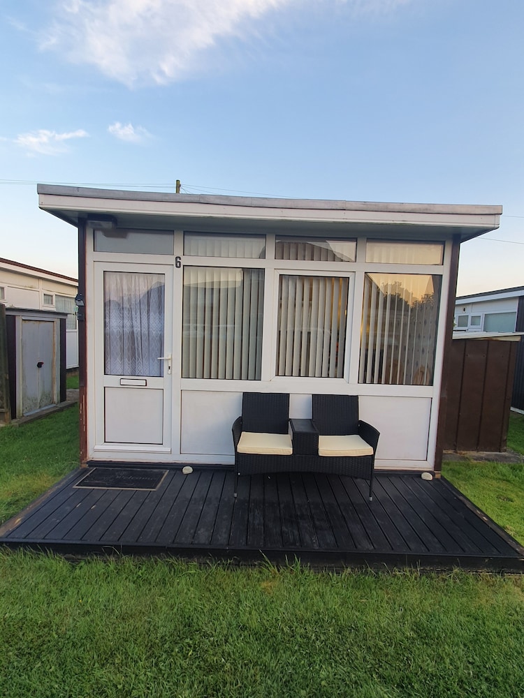 Lovely Relaxing Two Bedroom Holiday Chalet - Chapel St Leonards