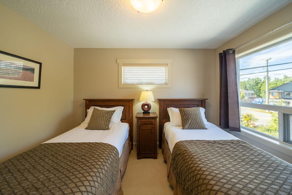 Beautiful 3 Bedroom Unit At Resort, Sleeps 8 - バンクーバー島