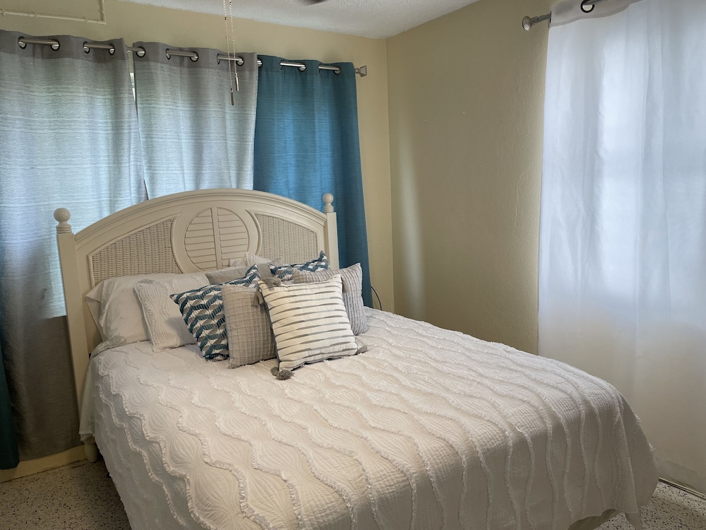 The Island Life Condo@ Long Reef With Separate Bedroom + True Ocean View - Christiansted