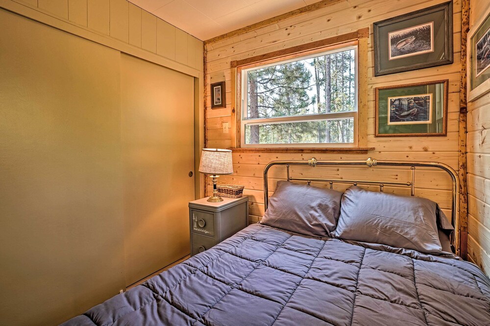 'High Lakes Hideaway:' La Pine Fishing Cabin! - Oregon