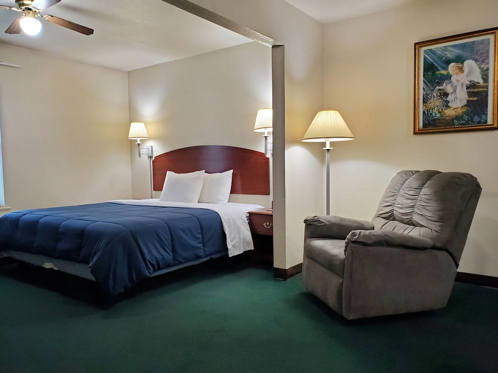 Spacious Suite In Hotel - Oklahoma