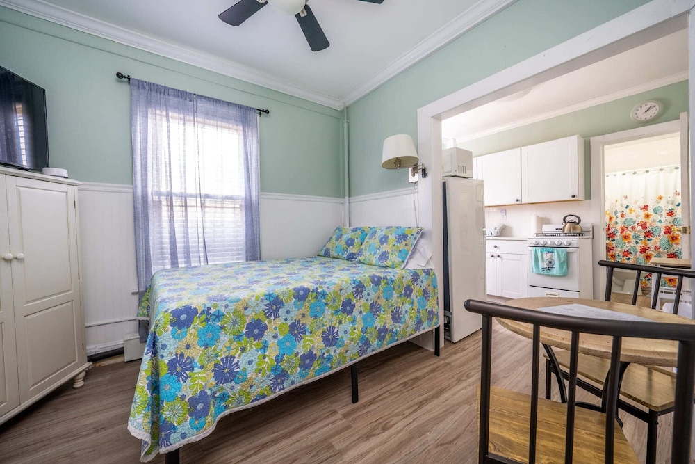 The Allenhurst, Beach Apartment 15 -  Midsize 1.5 Bedroom - With Living Area, Ki - Deal, NJ