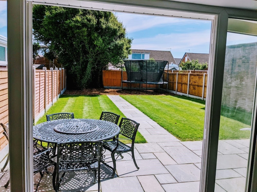 Lovely 3-Bed House in Lytham Saint Annes - Blackpool