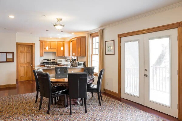 3bed / 3bath Home, 3 Parking Spots Close To Central Sq, Mit, Harvard. Walk To T. - Newton, MA