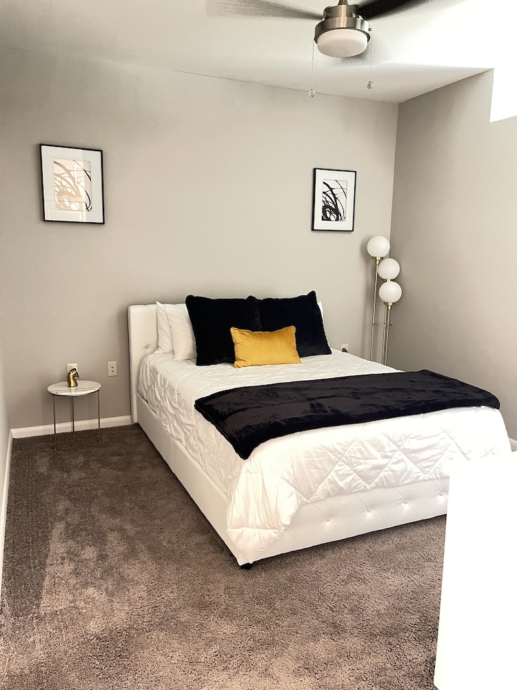 Cozy Charlotte Studio Just Minutes From Everything - 벨몬트