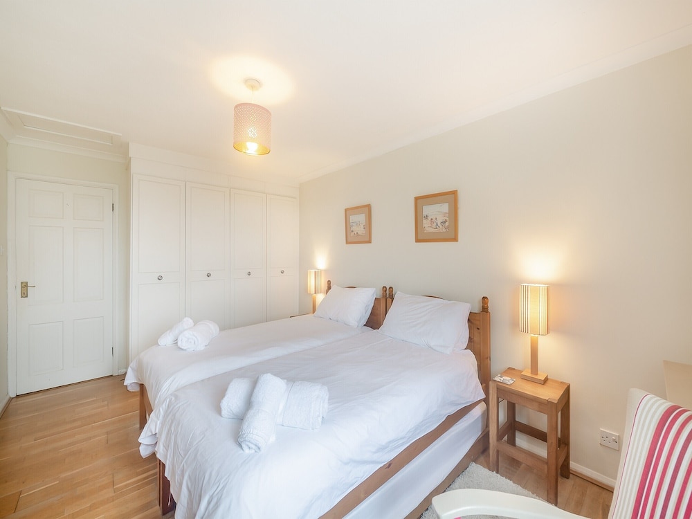 2 Bedroom Accommodation In Herbert Road - Salcombe