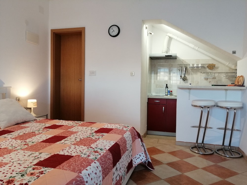 Beautiful Studio Apartment For Two - Pag