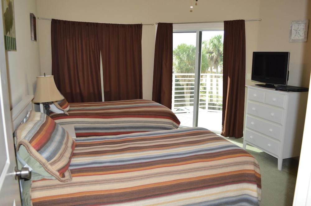 3 Bedroom-beach Front Condo W/ Beautiful Views Of The Gulf - Manasota Key, FL