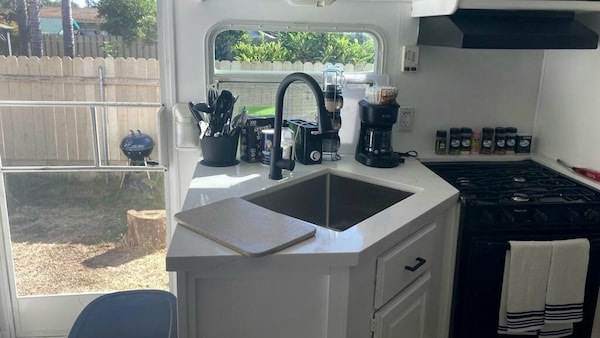 Comfy Stay In Private 2 Bedrooms Camper - San Diego
