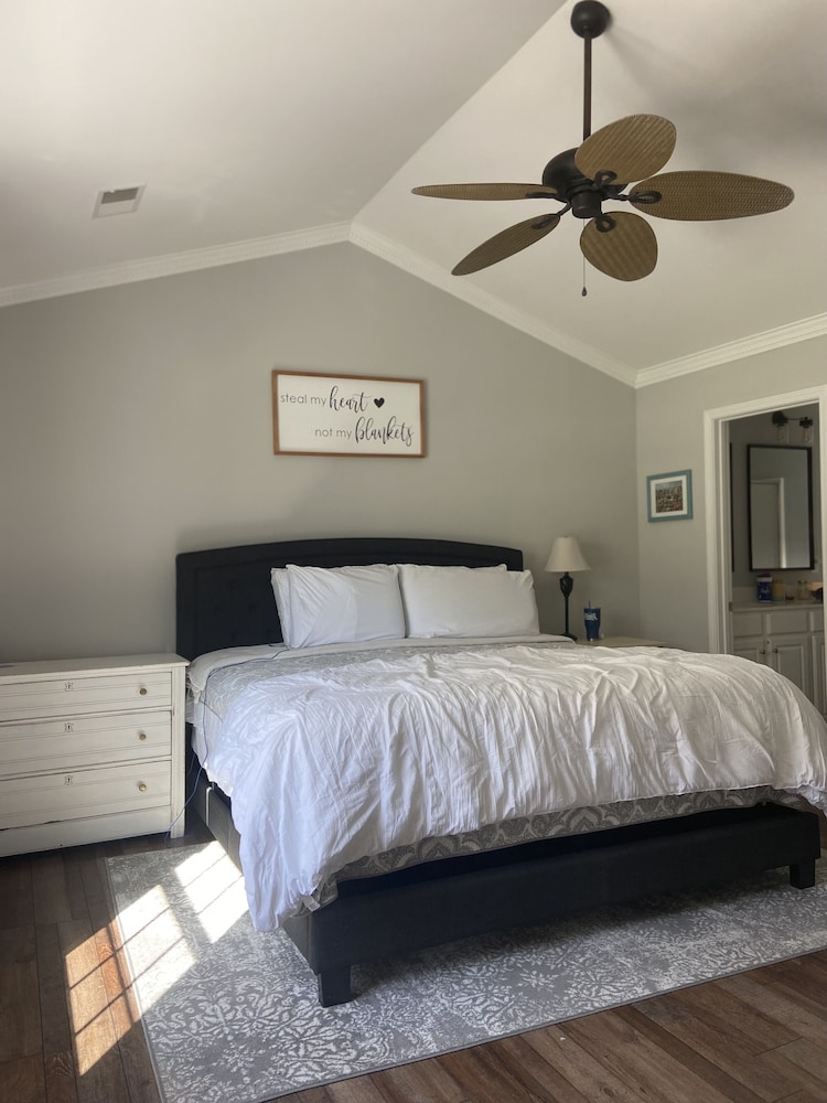 Immaculate Farmhouse Style Southern Rental - Summerville