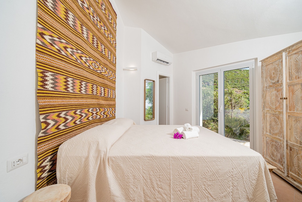 Villa In Costa Paradiso Mit 5 Schlafzimmern 10 Schlafplätzen - Badesi