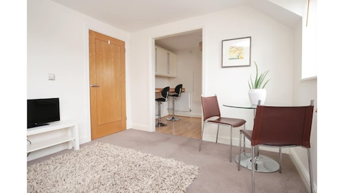 Pass the Keys Lovely Oxford 2 Bed Apartment with Free Parking and Garden - Kassam Stadium