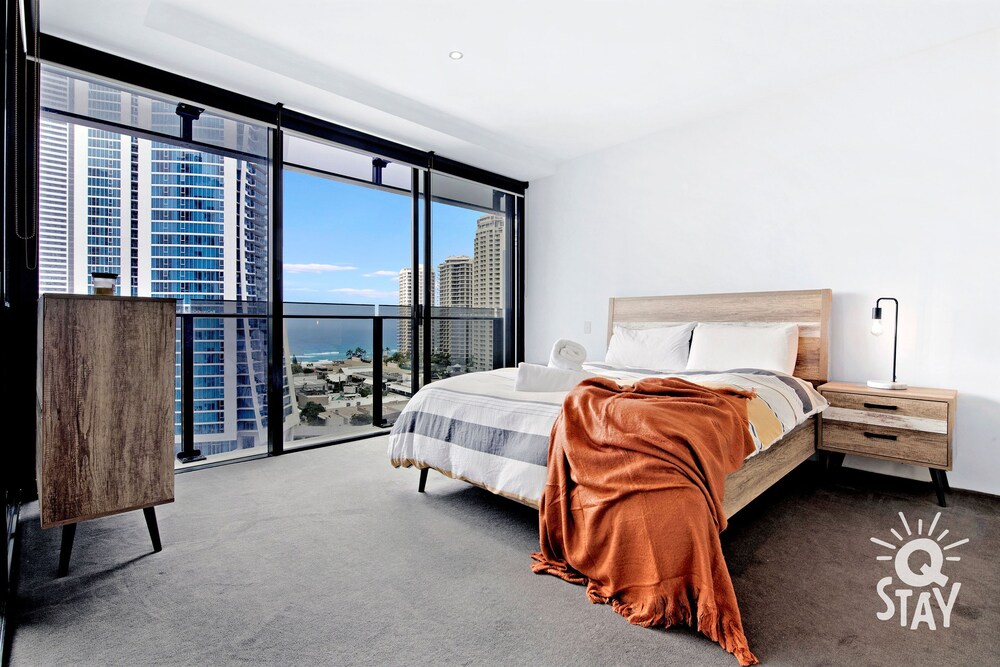 5 Bedroom Executive Sub Penthouse In The Heart Of Surfers With Full Ocean Views - Sleeps 12 - Circle On Cavill Amazing!! - Gold Coast