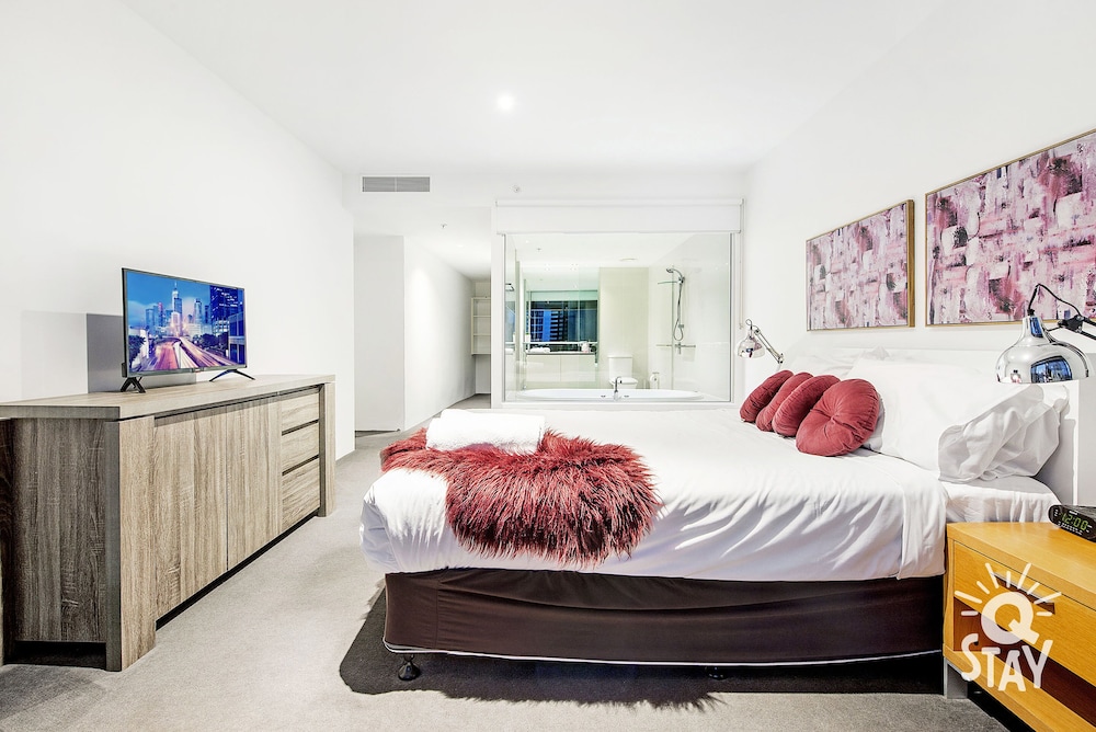 ️ Circle On Cavill  2 Bedroom Ocean And City View Apartment  Q Stay - Australian Outback Spectacular