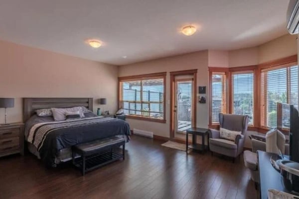 By The Peach Pit - Lake View Downtown 2 Storey  Penthouse Condo By The Beach - Penticton