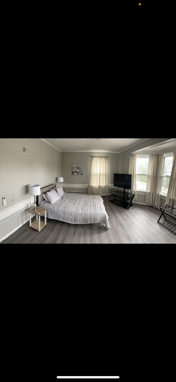 Modern 3 Bedroom Apartment In Downtown Nazareth - Franklin Hill Vineyards, Bangor