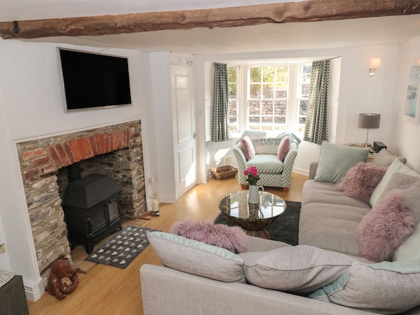 Nookie Cottage, Pet Friendly, Character Holiday Cottage In Dartmouth - 다트머스