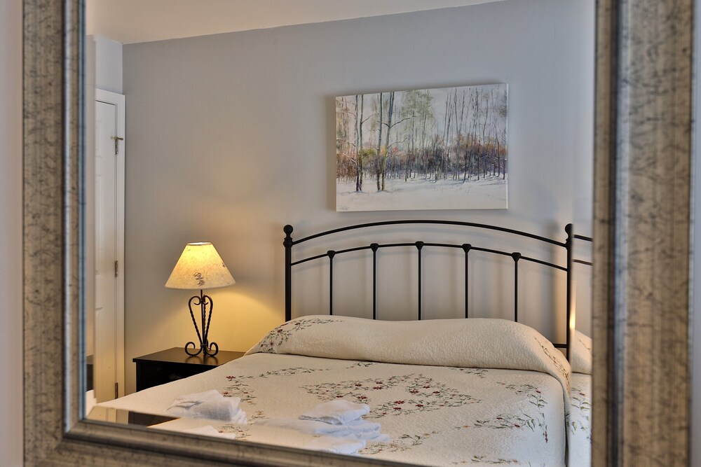 Beautifully Decorated 3 Bedroom Condo Nestled On Pico Mountain Ski On Ski Out G101 - Rutland, VT