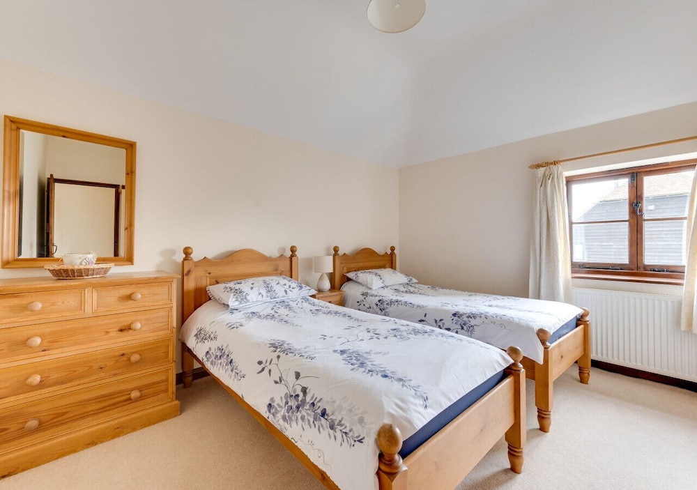 Bull Cottage - Two Bedroom House, Sleeps 4 - Cranbrook, UK