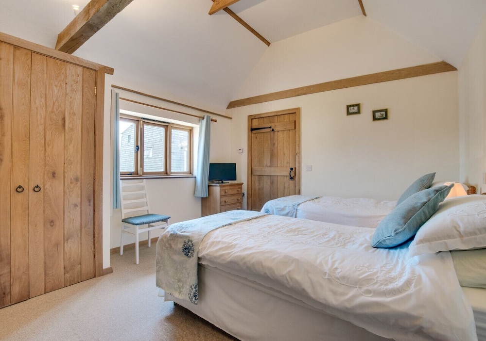 The Cowshed - Two Bedroom House, Sleeps 4 - East Sussex