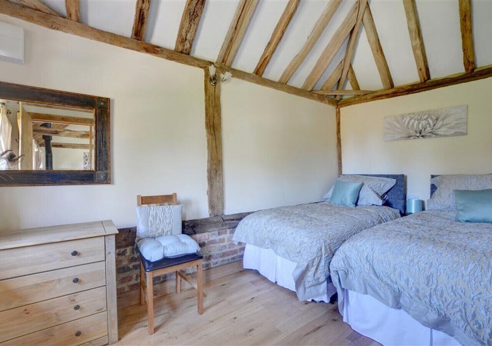Barley Byre - Two Bedroom House, Sleeps 4 - Cranbrook, UK