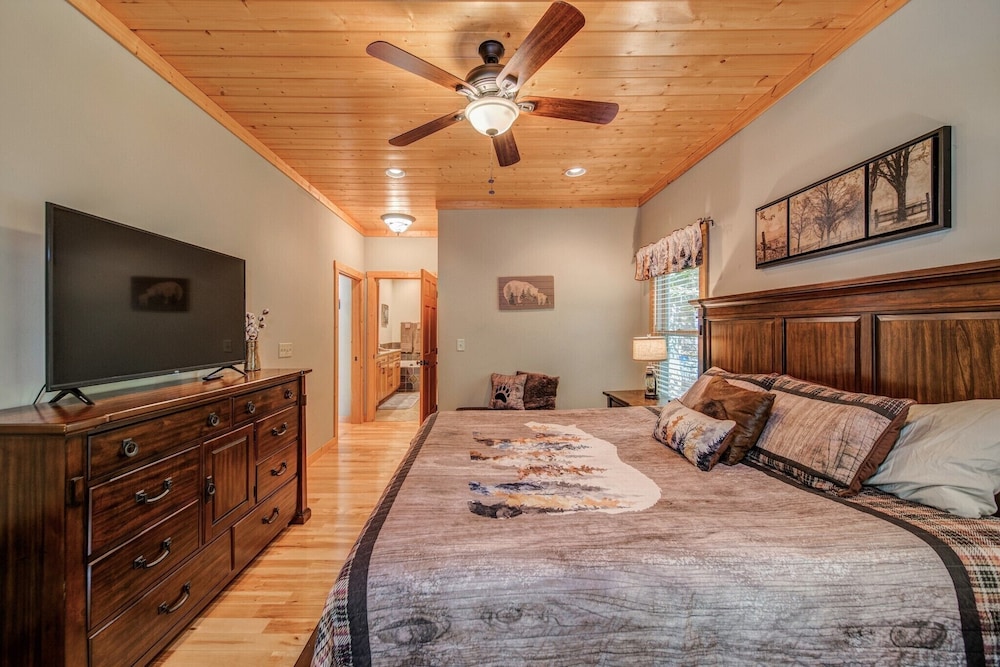 Cold Stream Cabin - 4 Bedroom 3.5 Bath Retreat In Coosawattee River Resort! - Ellijay, GA