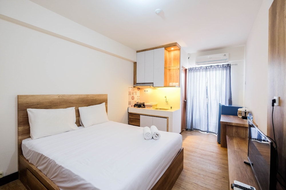 Simple And Homey Studio Room At Cinere Resort Apartment - Jakarta