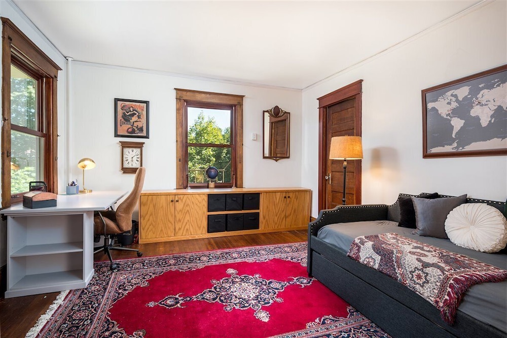 Unique 7-bd Oasis |10 Min Walk To Nyc Express Train - Hawthorne, NY