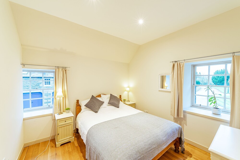 Wallace Apartment -  An Apartment That Sleeps 5 Guests  In 4 Bedrooms - Newton Stewart