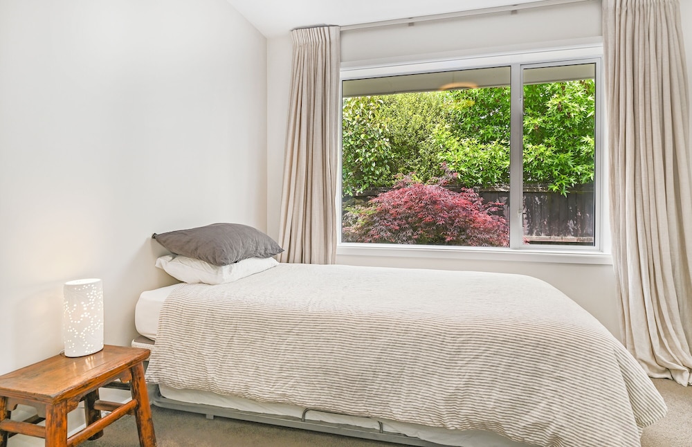 Family-friendly, Home And Garden By Airport - Christchurch