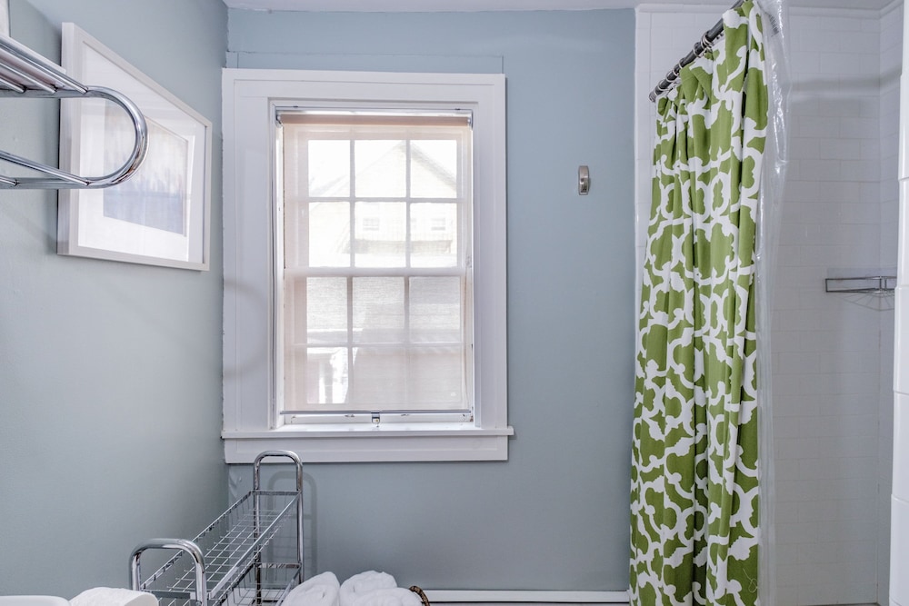 Upscale Large 3 Bedroom Within Walking Distance To Everything! - Portland, ME