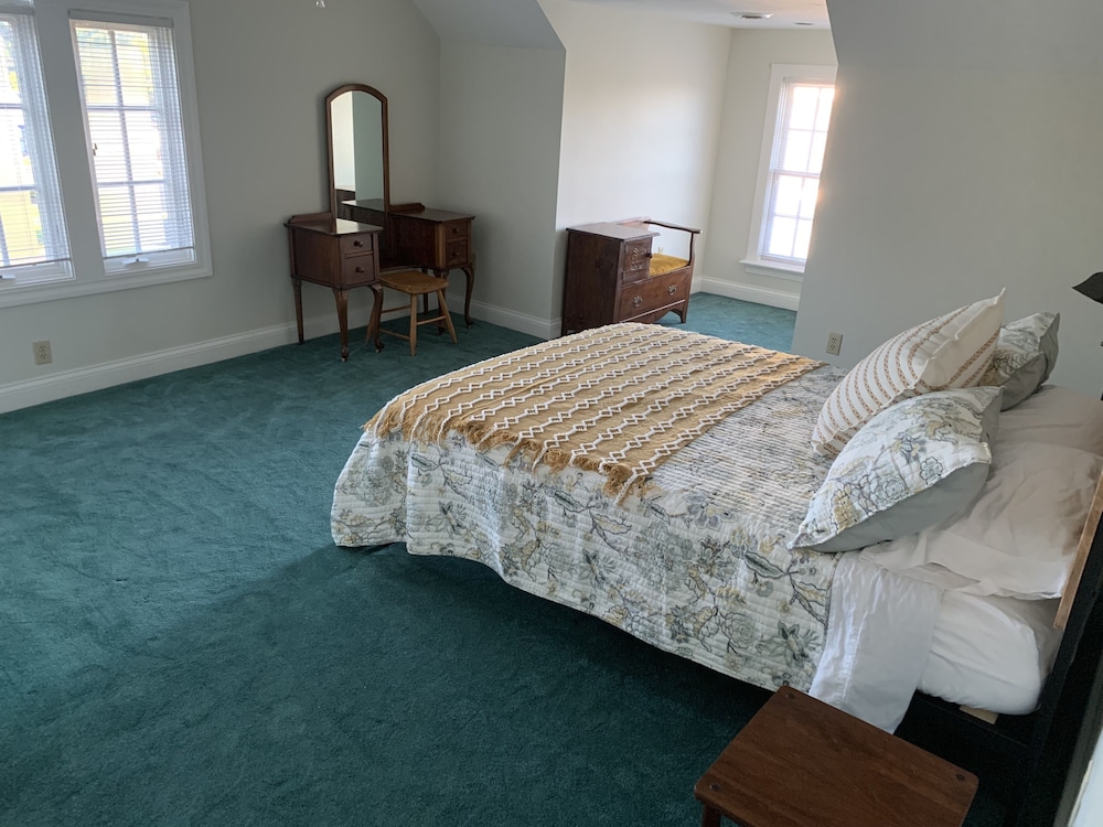 Home Port Door County
5 Bedroom With Private Bath - Egg Harbor, WI
