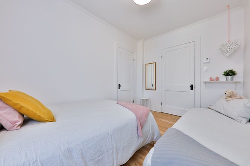 The Right Door. 2 Bedroom Cozy Apartment In The Middle Of Saint-jérôme - 米拉貝爾