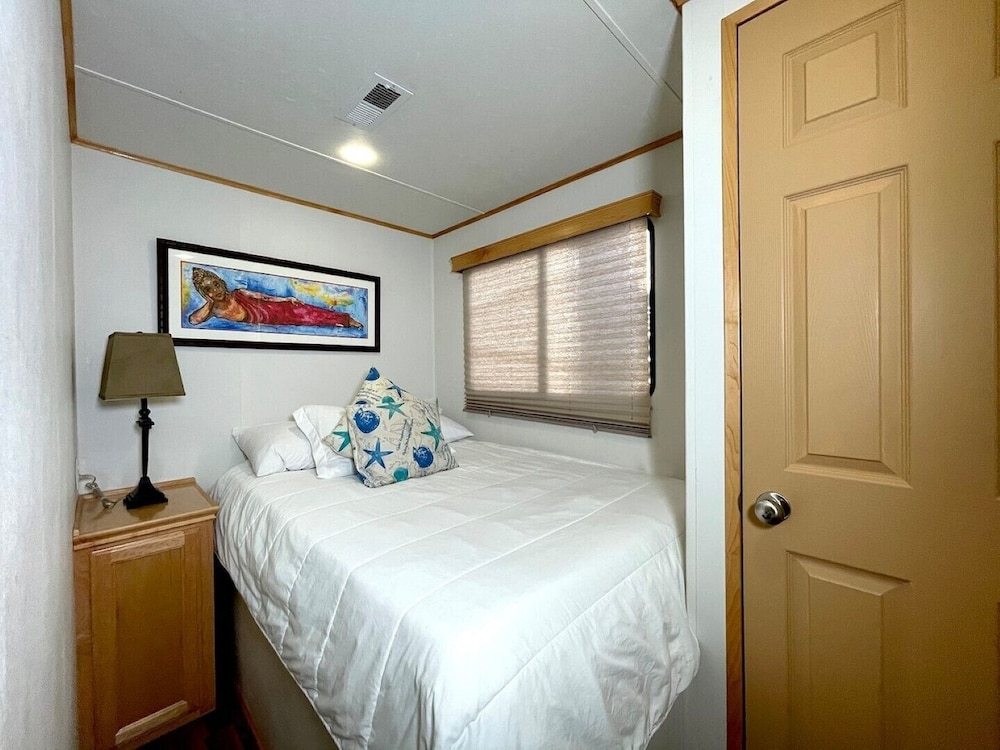Aqua Lodge Houseboat "Calypso" - Key Largo, FL