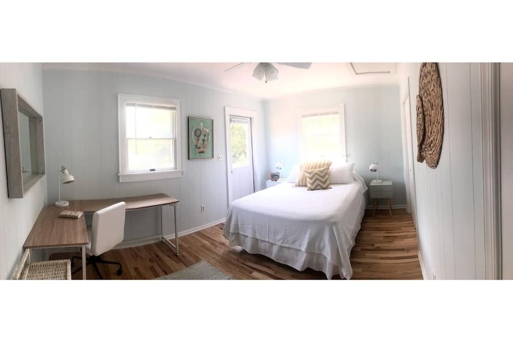 Newly Renovated Surfers Beach Box Clean/quiet/cozy/relaxing/sunroom W/ Plants! - Kitty Hawk, NC