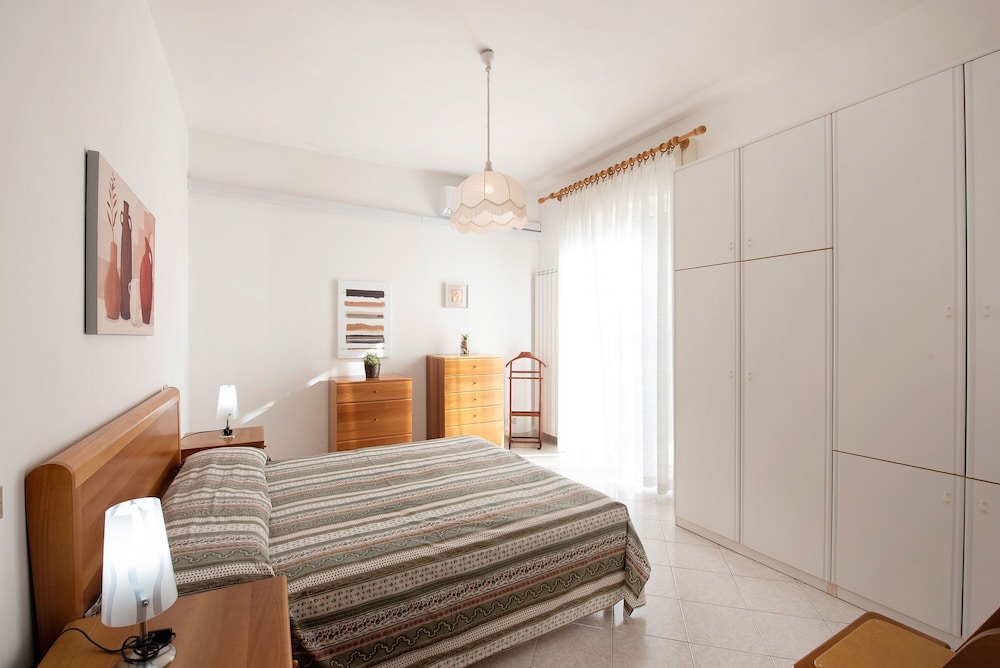 Apartment "Trilocale Mazzini Con 2 Balconi" Close To The Sea With Balcony - Varazze